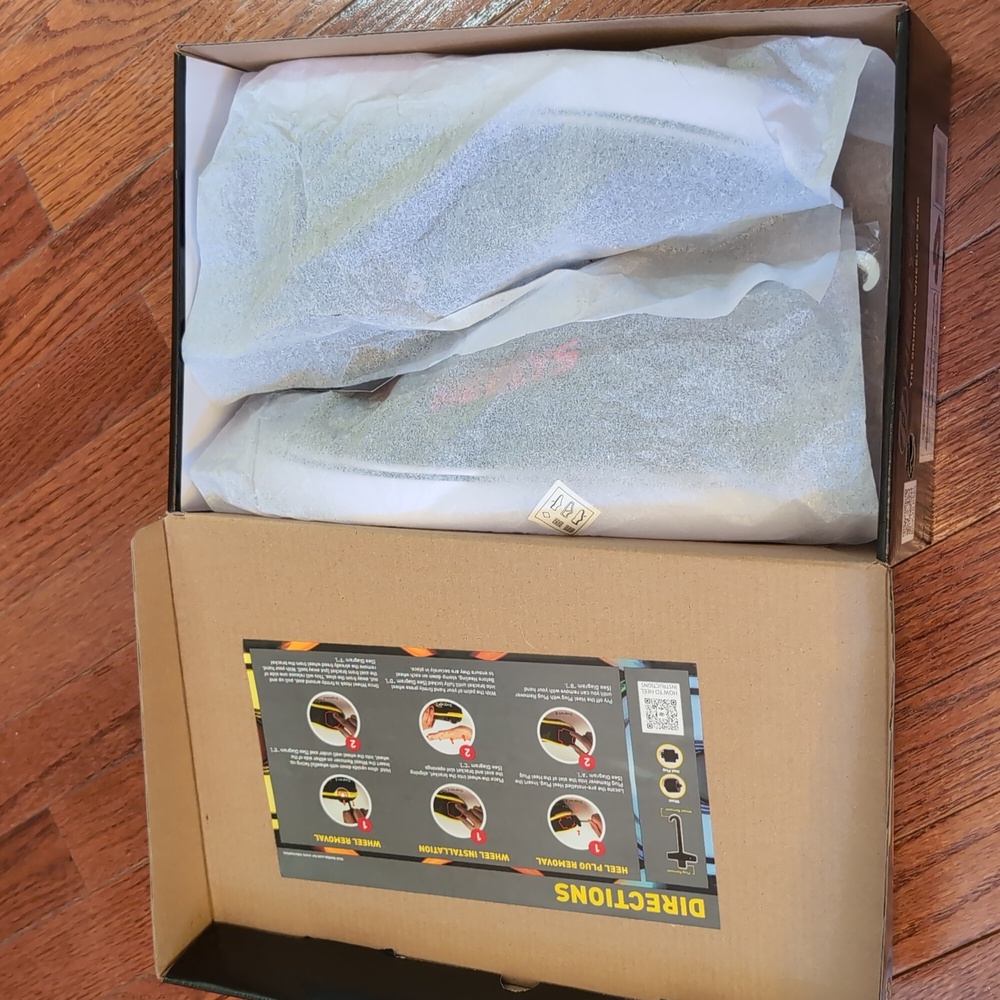 Heelys Pro 20 Mens Shoe Size 11 Black Red Tool Red Wheels Box Included New - Picture 10 of 11